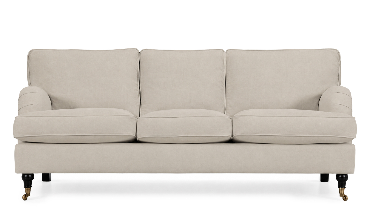 Beige tresits howardsoffa med låga armstöd och svarvade ben