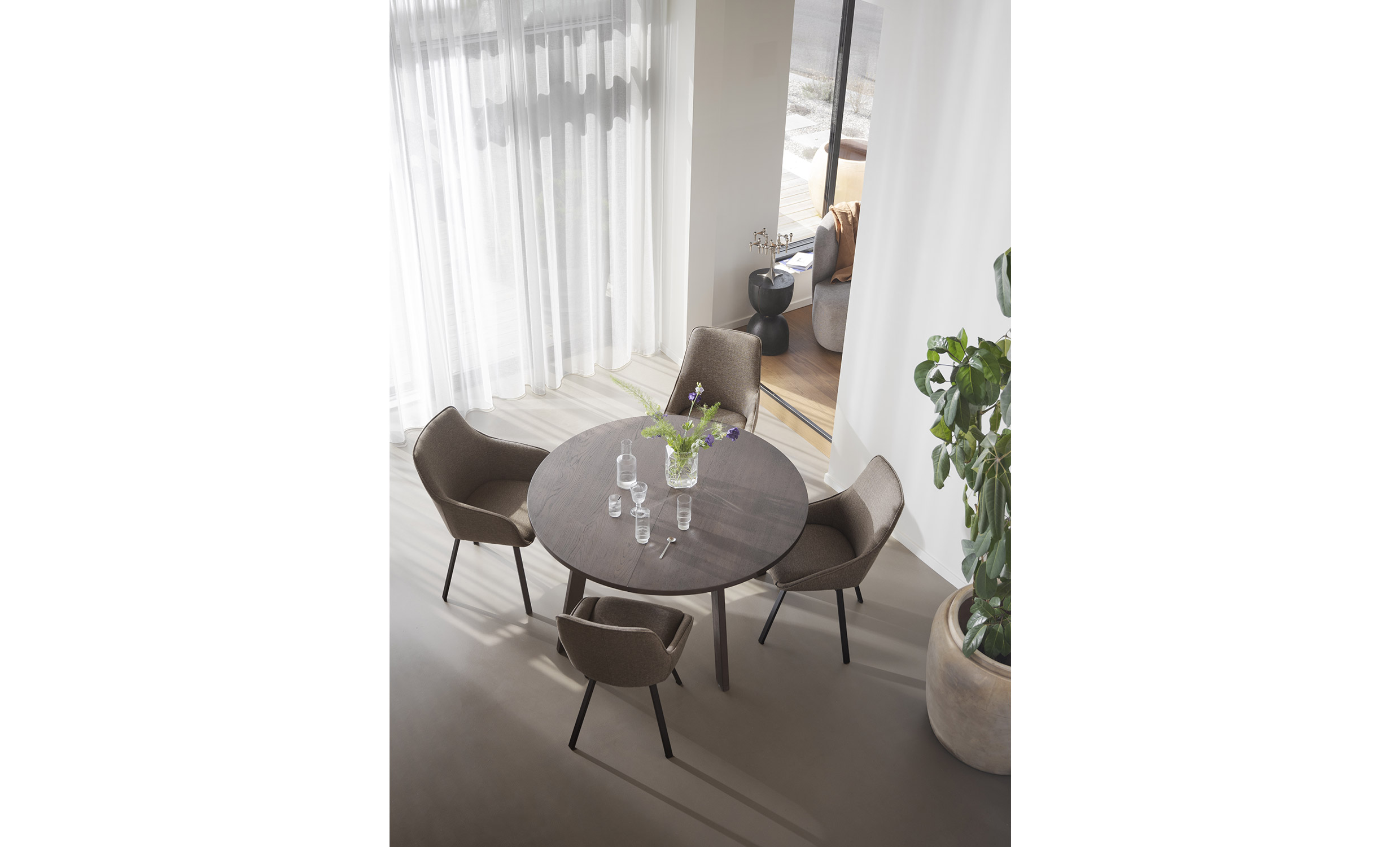 ALISON Snurrstol Mörkbeige/Svart från Rowico Home, bild 2