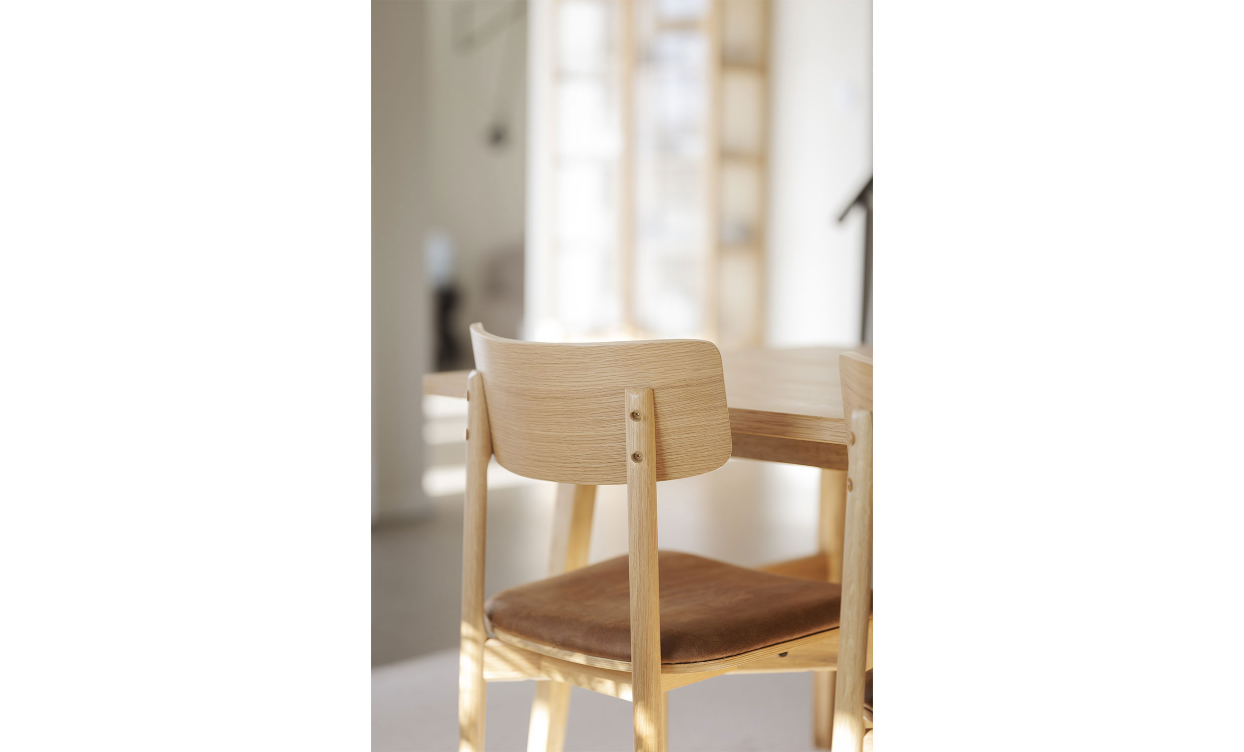 WOLCOTT Stol vitpigmenterad ek/brun från Rowico Home, bild 2