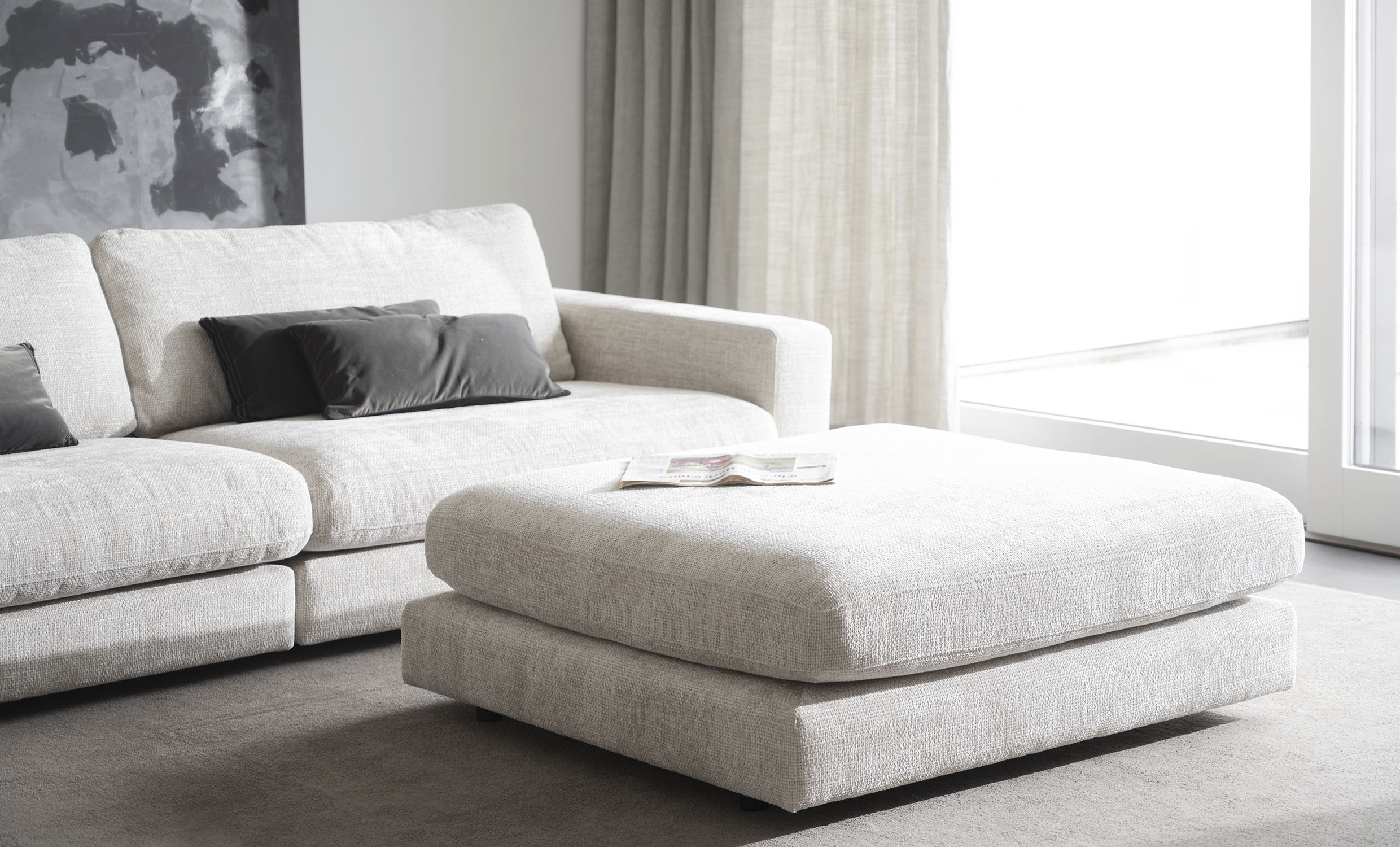 DUNCAN fotpall gråbeige från Rowico Home, bild 2