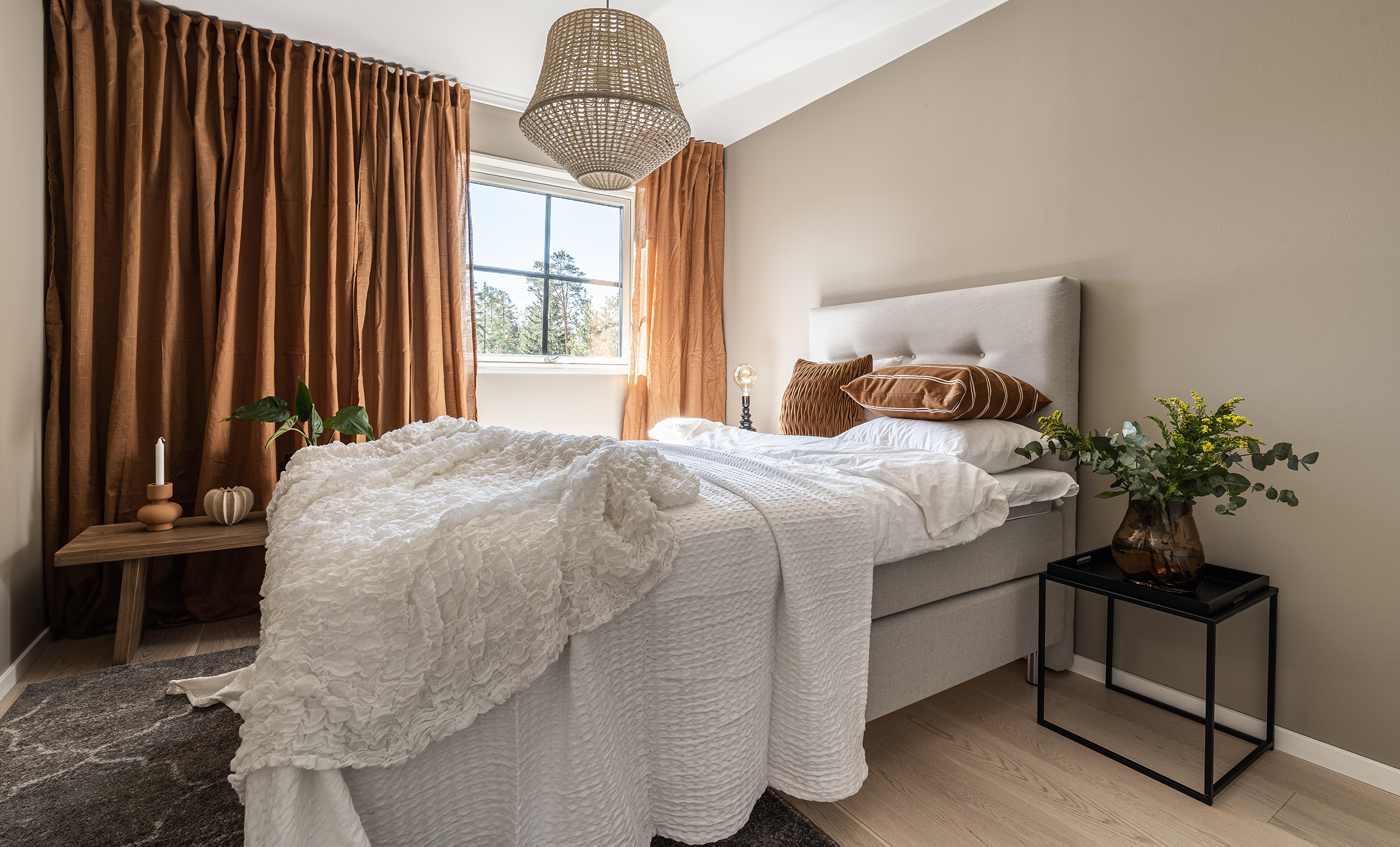 ÄNGELHOLM 120 Sänggavel Beige från SoffaDirekt, bild 2