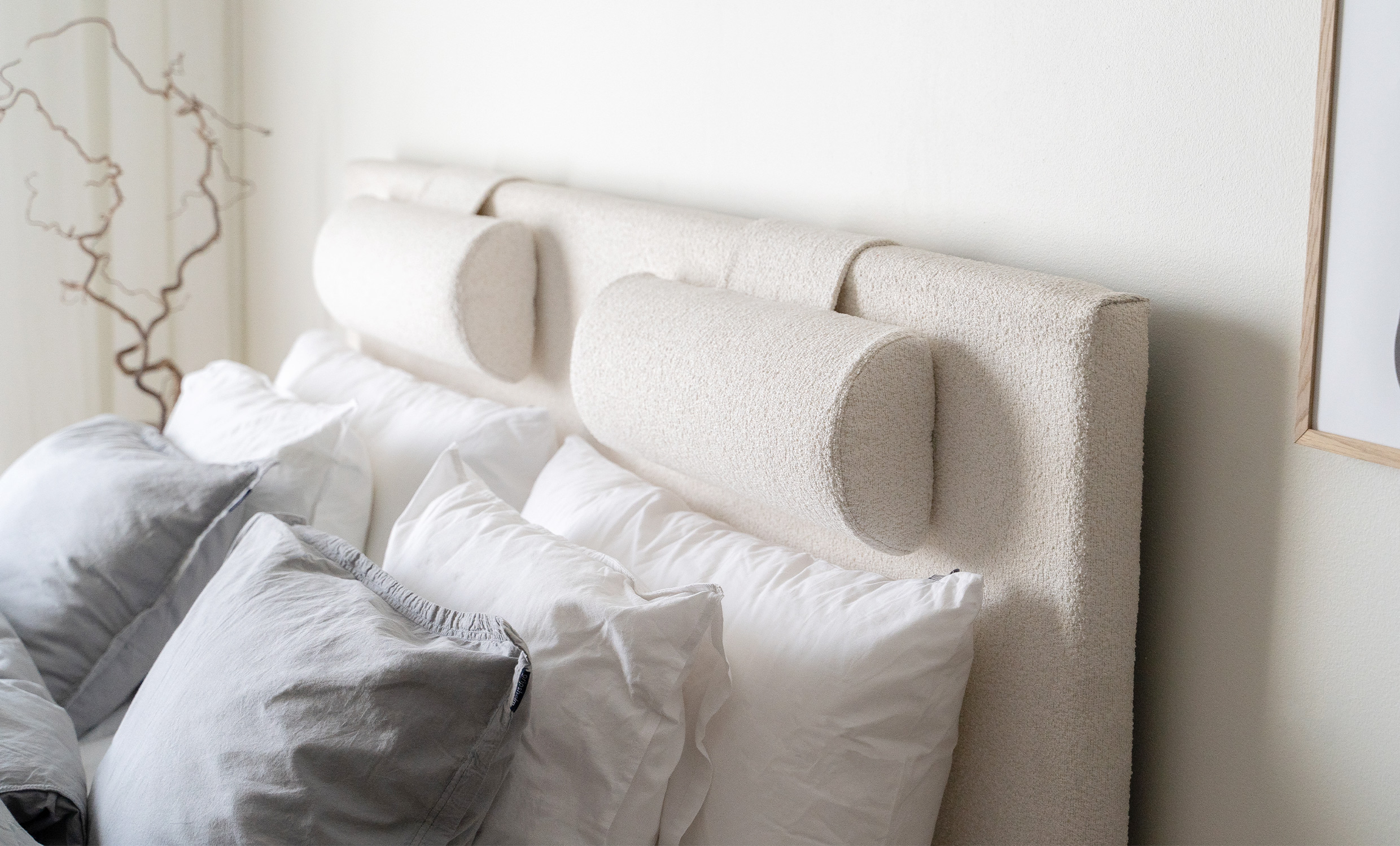 ÄNGSVIK 120 Sänggavel Bouclé Offwhite från SoffaDirekt, bild 2