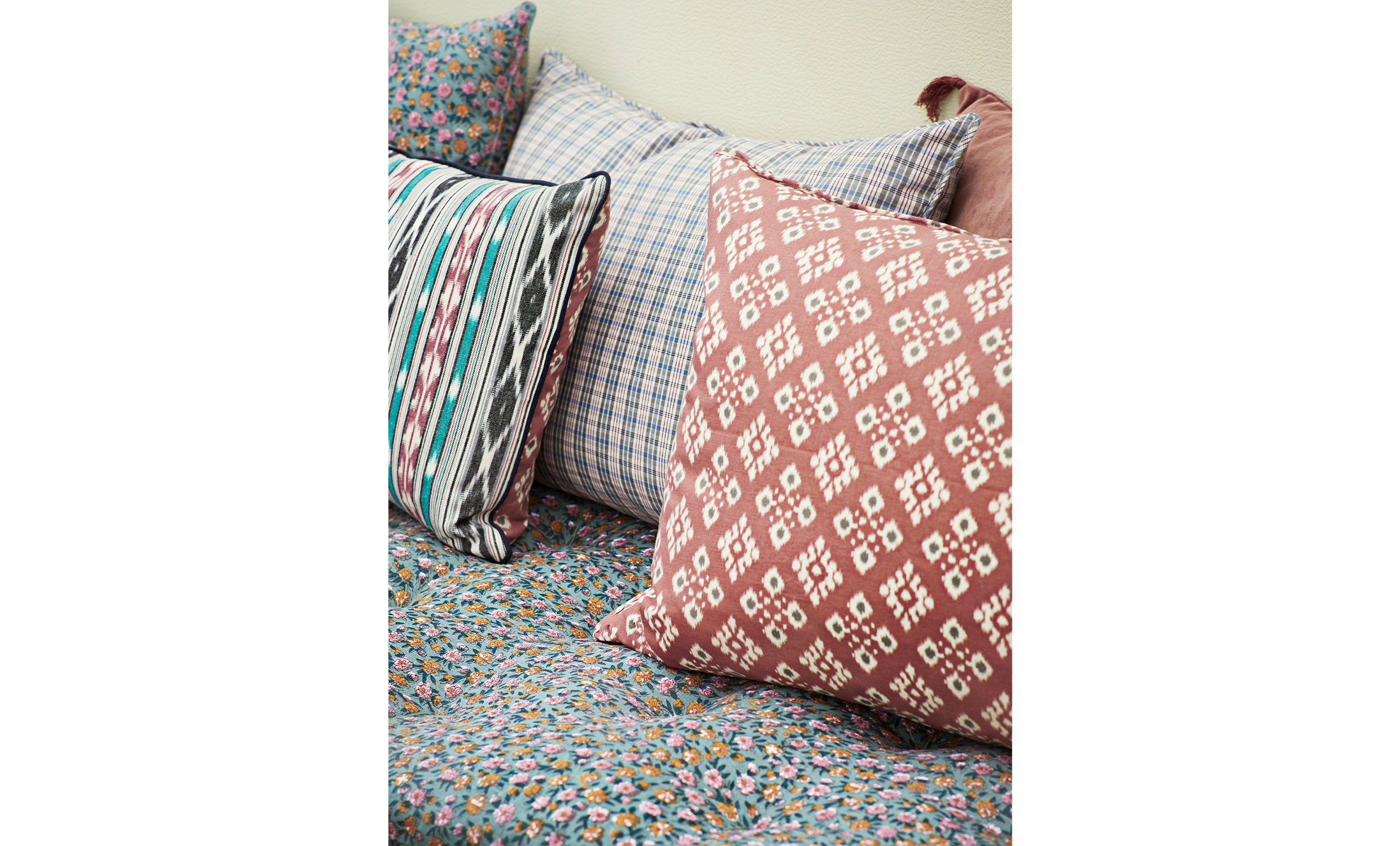 IKAT Kuddfodral 40x60 Offwhite/Grön från Madam Stoltz, bild 2