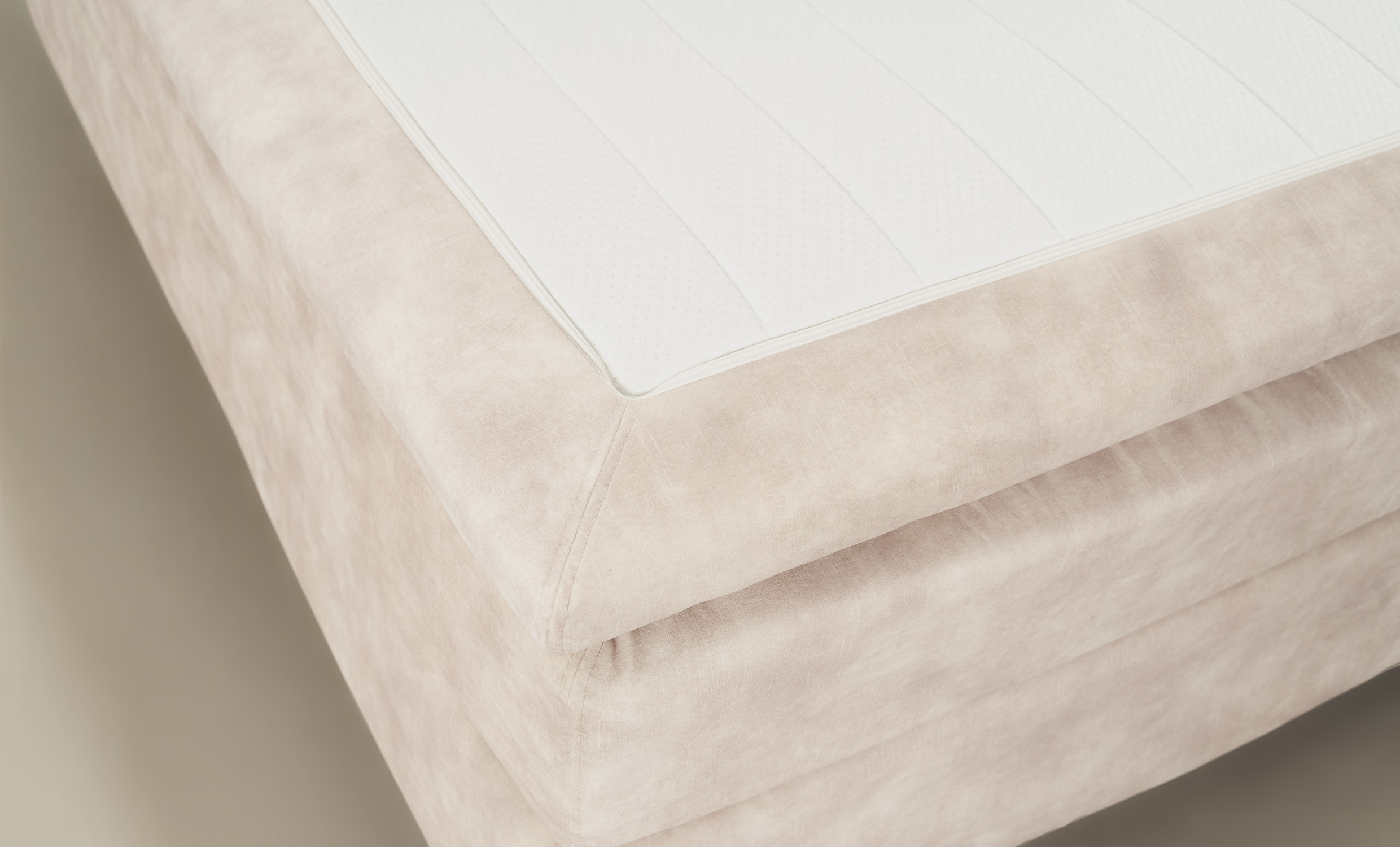 ELIE Kontinentalsäng 140 Sammet Beige från SoffaDirekt, bild 2