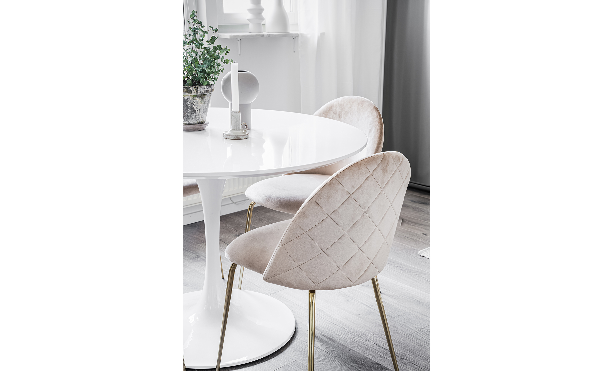 OLIVIA Stol Velvet SandMässing Shoppa hos SoffaDirekt OLIVIA Stol Velvet RosaSvart Shoppa hos SoffaDirekt