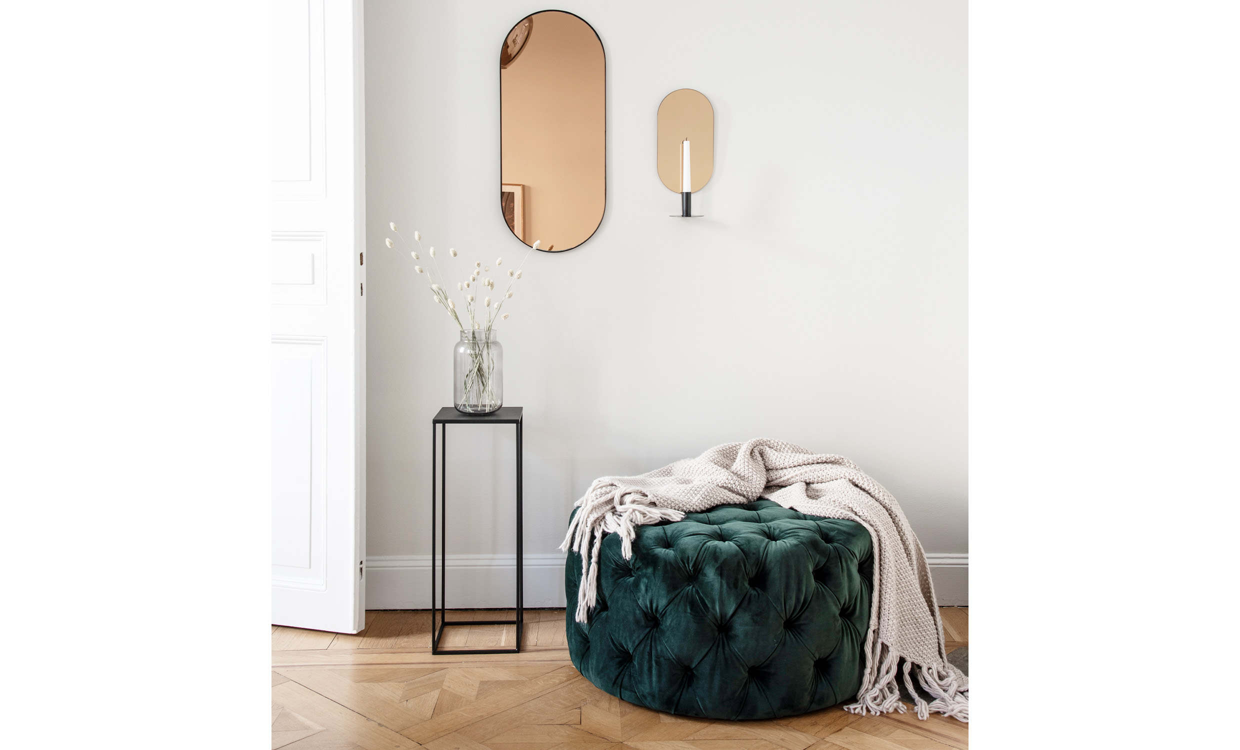 Belgravia Sittpuff Velvet Sand Shoppa hos SoffaDirekt BELGRAVIA Sittpuff Velvet Aluminium Shoppa hos SoffaDirekt
