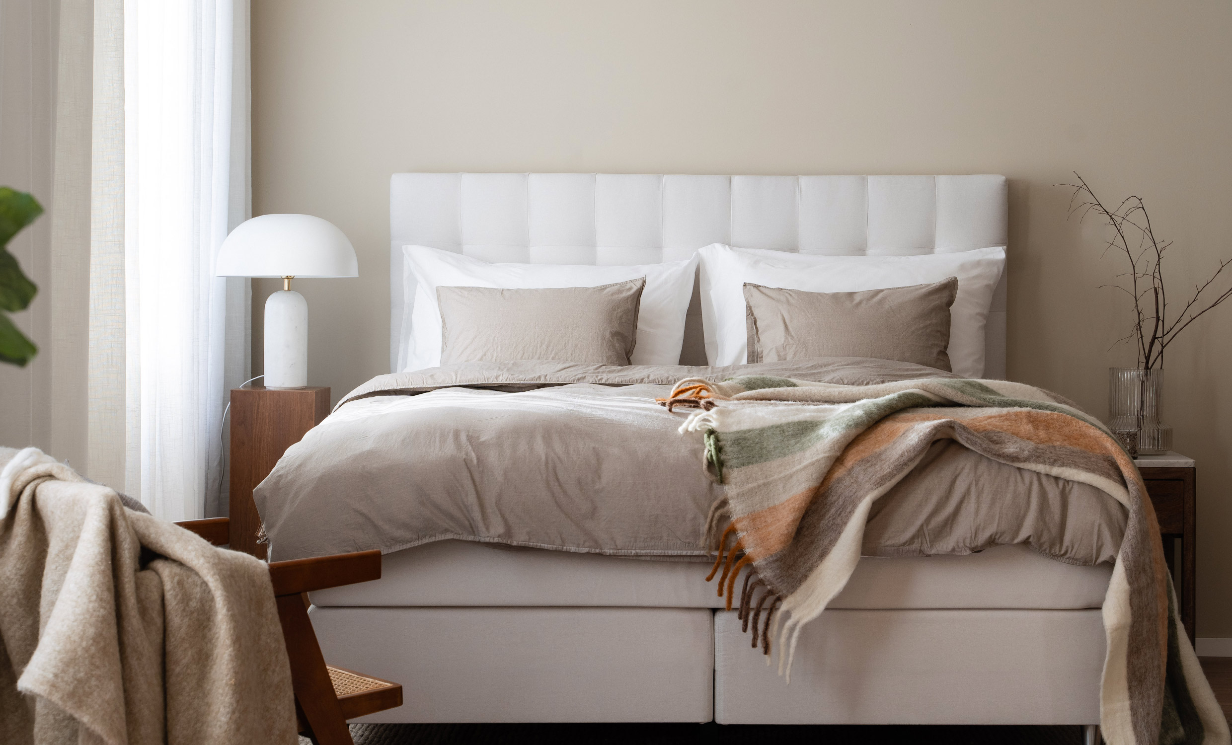 VÄRMDÖ Premium Sänggavel 160 Offwhite från SoffaDirekt, bild 2