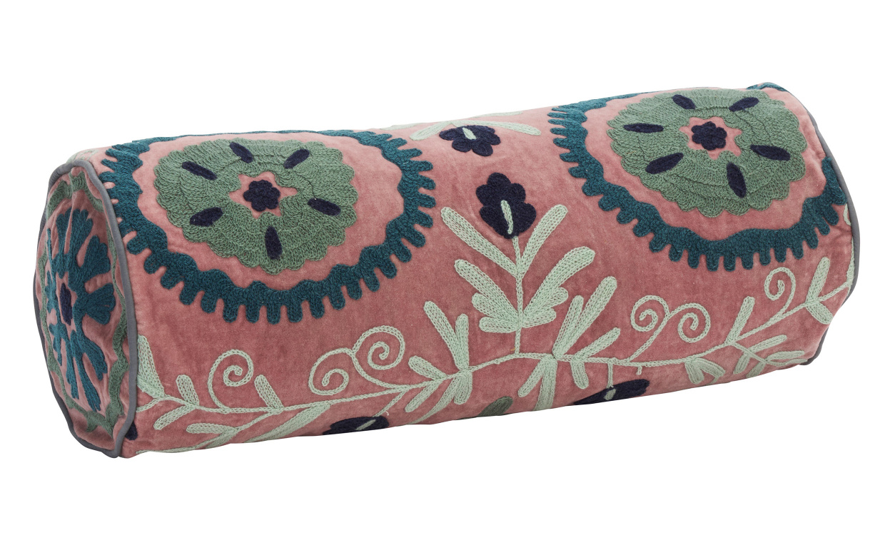 SUZANI Bolster Dusty Rose i gruppen Mattor & Textil / Prydnadskuddar / Innerkuddar hos SoffaDirekt.se (1025-109)