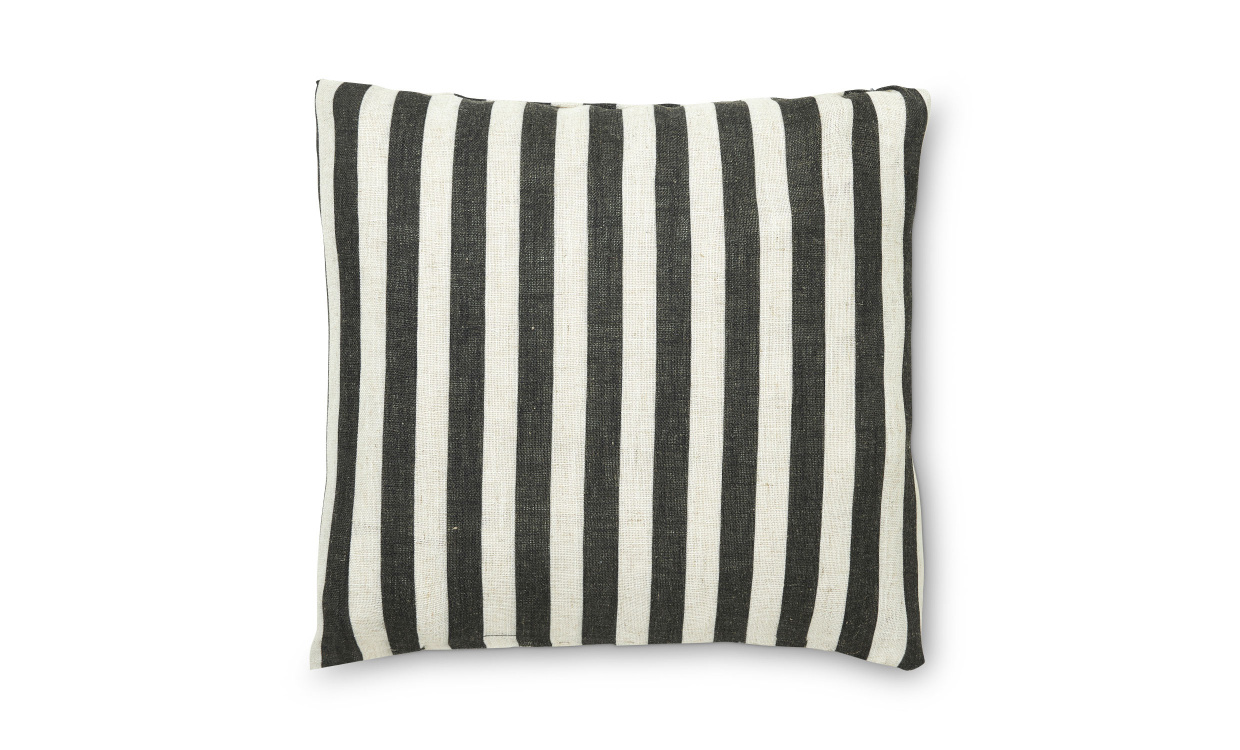 CRUELLA STRIPE Kuddfodral 50x50 Svart i gruppen Mattor & Textil / Prydnadskuddar / Kuddfodral hos SoffaDirekt.se (234710)