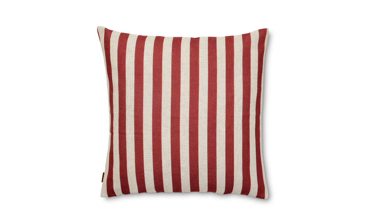 CRUELLA STRIPE Kuddfodral 50x50 Röd i gruppen Mattor & Textil / Prydnadskuddar / Kuddfodral hos SoffaDirekt.se (2347136)