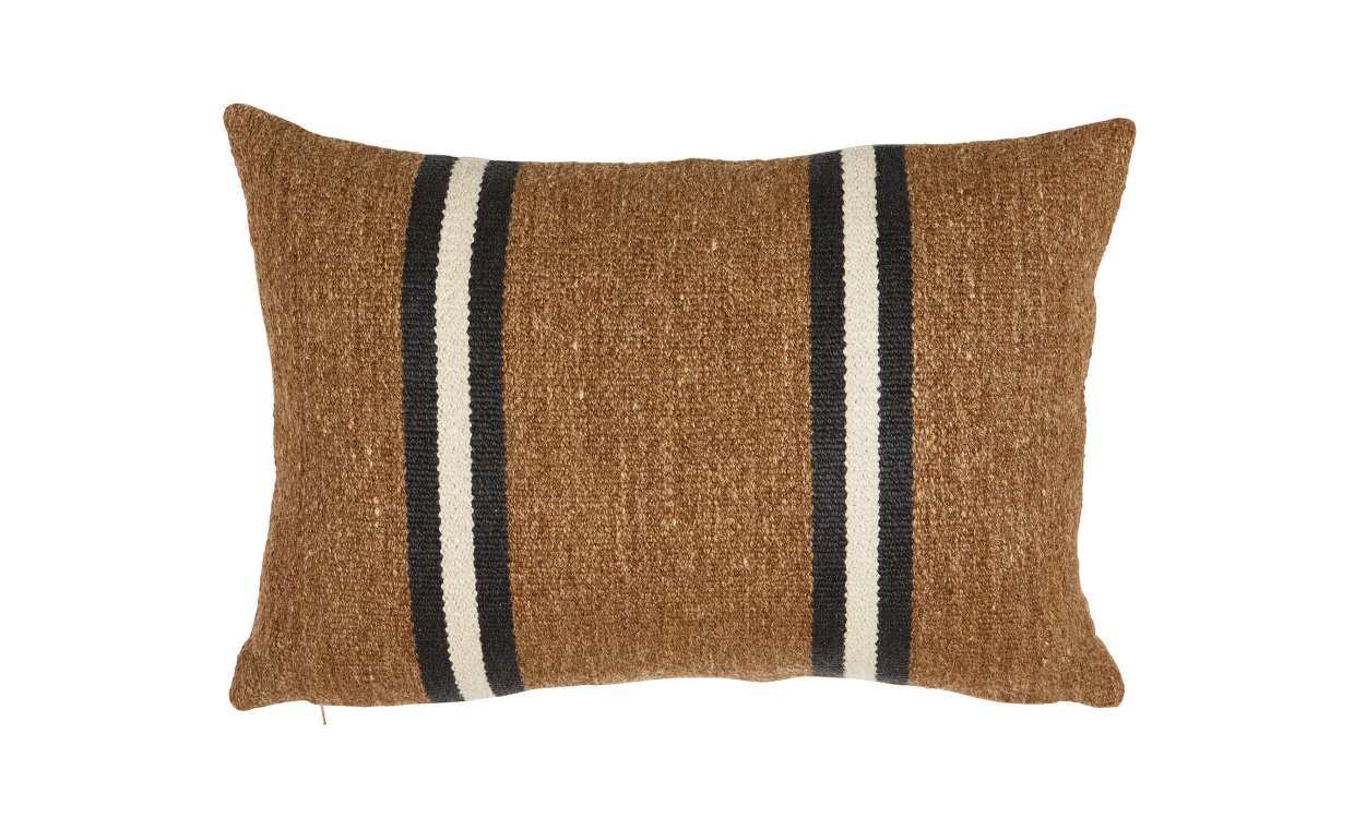PERRY Kuddfodral 40x60 Brun i gruppen Mattor & Textil / Prydnadskuddar / Kuddfodral hos SoffaDirekt.se (250366-444-70)