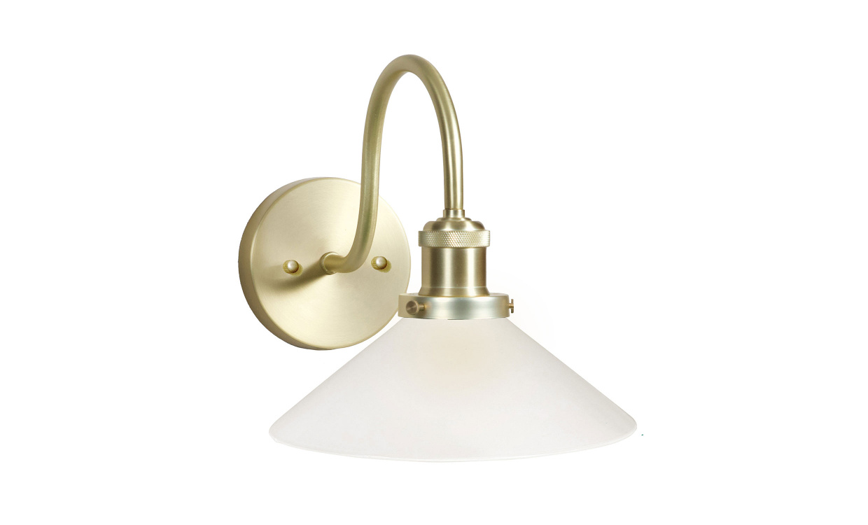 AUGUST V�gglampaIP23 Opal i gruppen Belysning / Lampor / V�gglampor hos SoffaDirekt.se (3162507)