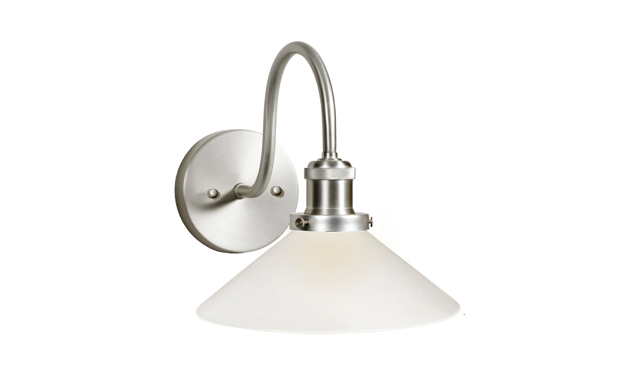 AUGUST V�gglampaIP23 Opal Krom i gruppen Belysning / Lampor / V�gglampor hos SoffaDirekt.se (3172507)