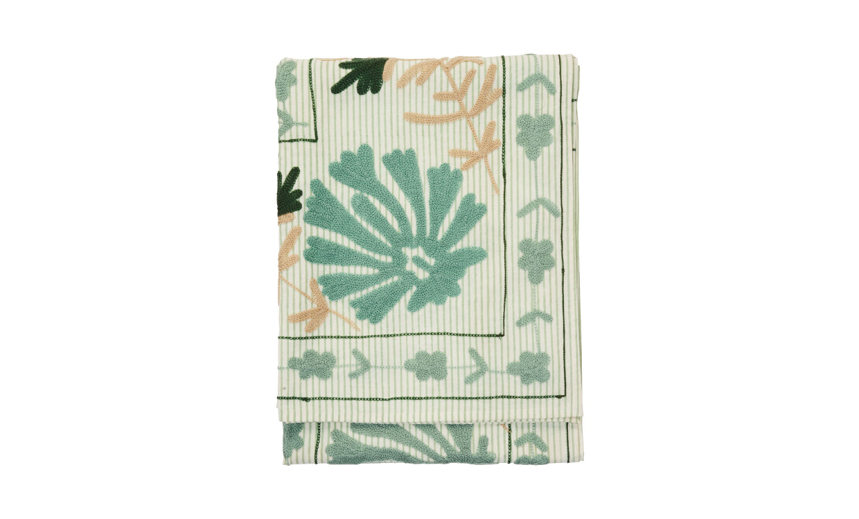 SUZANI Broderad Pl�d Aqua/Vit i gruppen Mattor & Textil / Pl�dar hos SoffaDirekt.se (325-02)