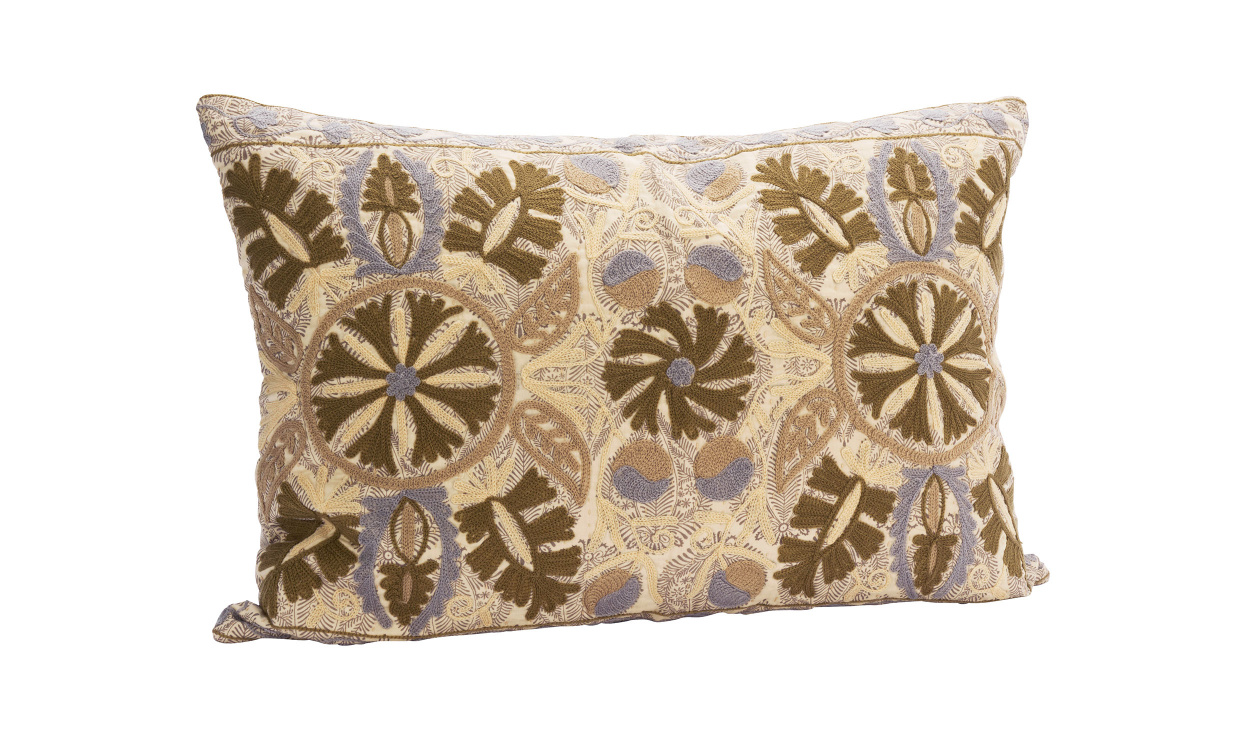 SUZANI Kuddfodral 50x70 Ivory/Multi i gruppen Mattor & Textil / Prydnadskuddar / Kuddfodral hos SoffaDirekt.se (325-10A)