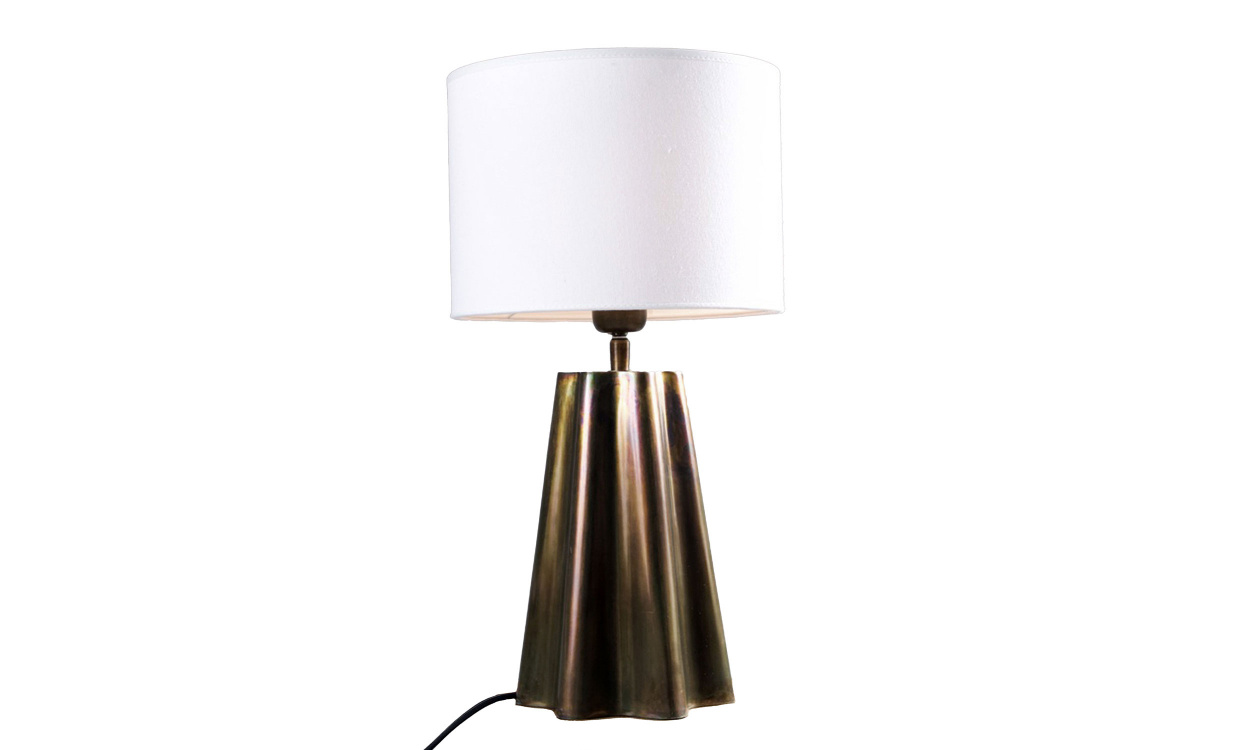 AIRA Bordslampa Antik Mssing 50cm i gruppen Belysning / Lampor / Bordslampor hos SoffaDirekt.se (4373402-FR01)