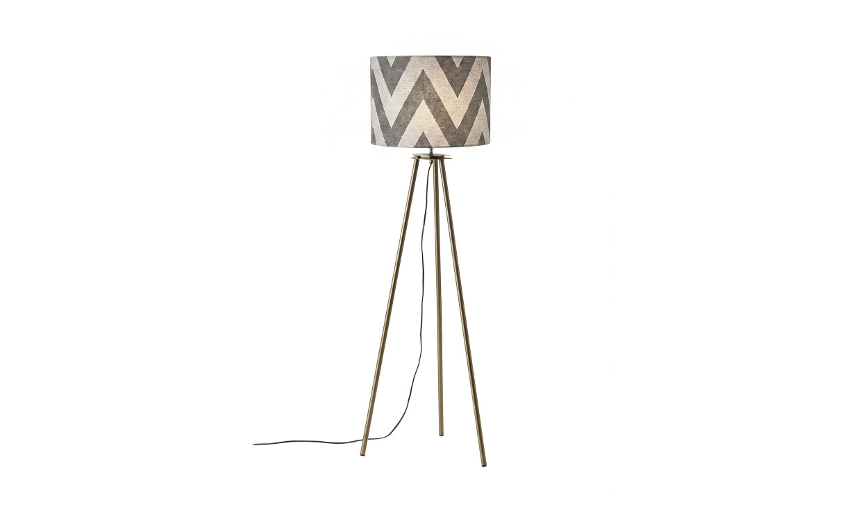 BASE Stativlampa 123cm Antikmässing i gruppen Belysning / Lampor / Golvlampor hos SoffaDirekt.se (4410502-1508)