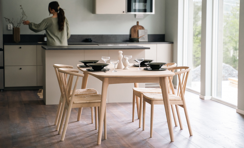 MADS 180/NINNI Matgrupp 4 Stolar Vit i gruppen Matplats / Bord / Matgrupper / Matgrupp 4 stolar hos SoffaDirekt.se (0000054687-000009269)