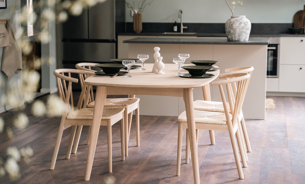 MADS 180/NINNI Matgrupp 4 Stolar Vit i gruppen Matplats / Bord / Matgrupper / Matgrupp 4 stolar hos SoffaDirekt.se (0000054687-000009269)