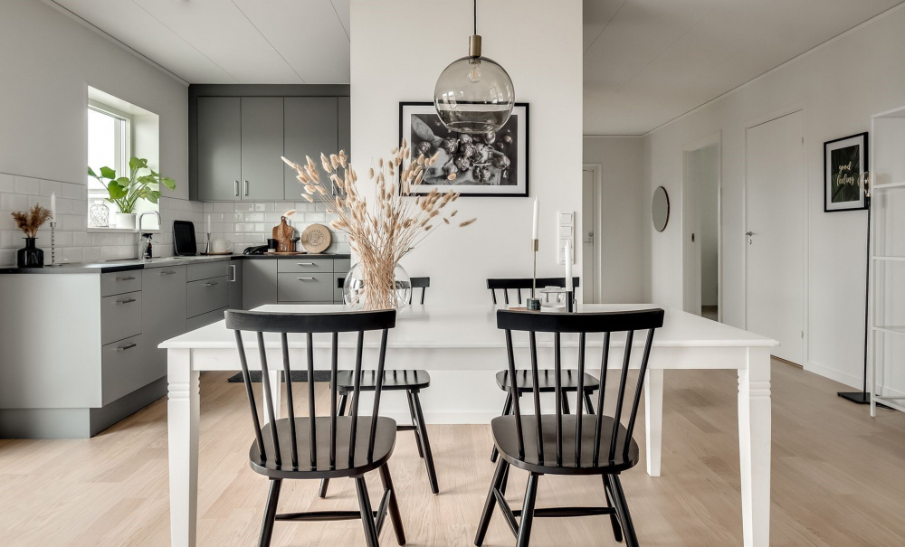 HASSL Stol Svart i gruppen Matplats / Sittmbler / Pinnstolar hos SoffaDirekt.se (0000063661)