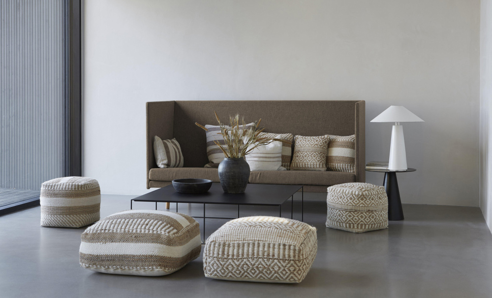 TAKARA Puff S Beige i gruppen Vardagsrum / Soffor / Fotpallar hos SoffaDirekt.se (03459)