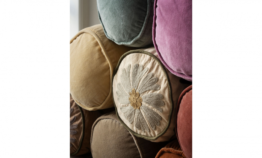 SUZANI Bolsterkudde Broderad Grn i gruppen Mattor & Textil / Prydnadskuddar hos SoffaDirekt.se (1024-04A)