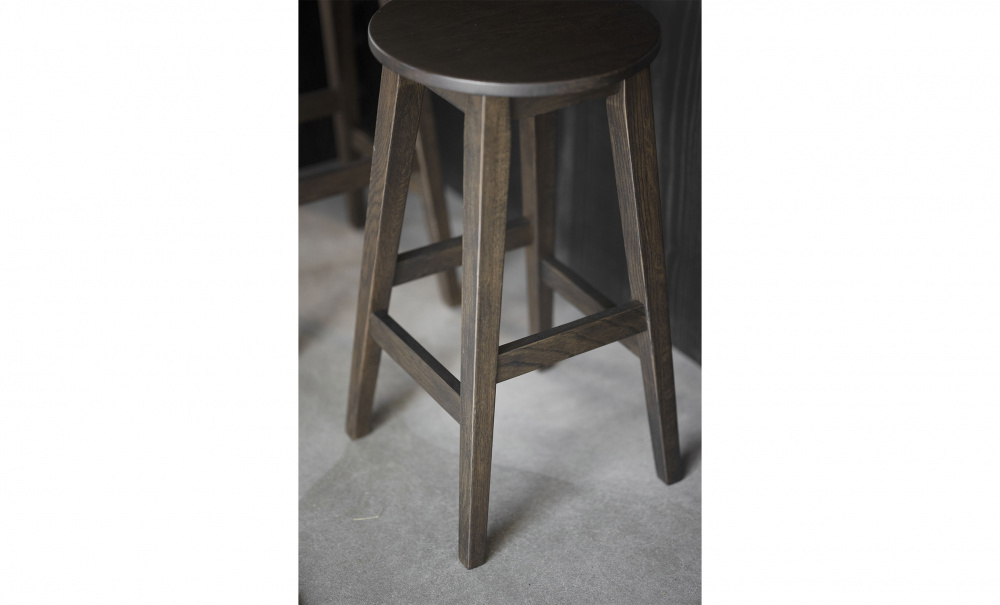 AUSTIN Barpall Brun Ek i gruppen Matplats / Sittmbler / Barstolar hos SoffaDirekt.se (103514)