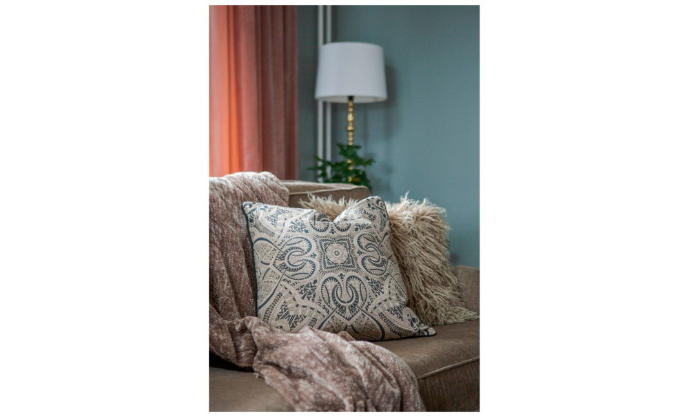 MANJA Kuddfodral 50x50 Beige/Mrkbl i gruppen Mattor & Textil / Prydnadskuddar / Kuddfodral hos SoffaDirekt.se (103616)