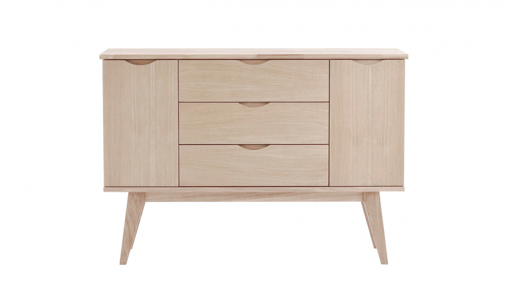 FILIPPA Sideboard Ek Vitpigmenterad i gruppen Vardagsrum / Frvaringsmbler / Sideboards hos SoffaDirekt.se (113738)