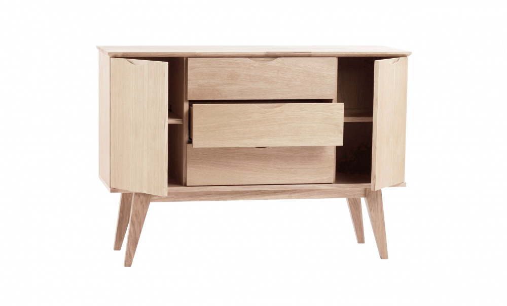 FILIPPA Sideboard Ek Vitpigmenterad i gruppen Vardagsrum / Frvaringsmbler / Sideboards hos SoffaDirekt.se (113738)