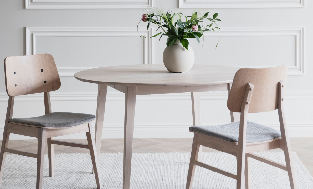 FILIPPA Matbord Runt 120 Vitpigmenterad i gruppen Matplats / Bord / Matbord hos SoffaDirekt.se (113756)
