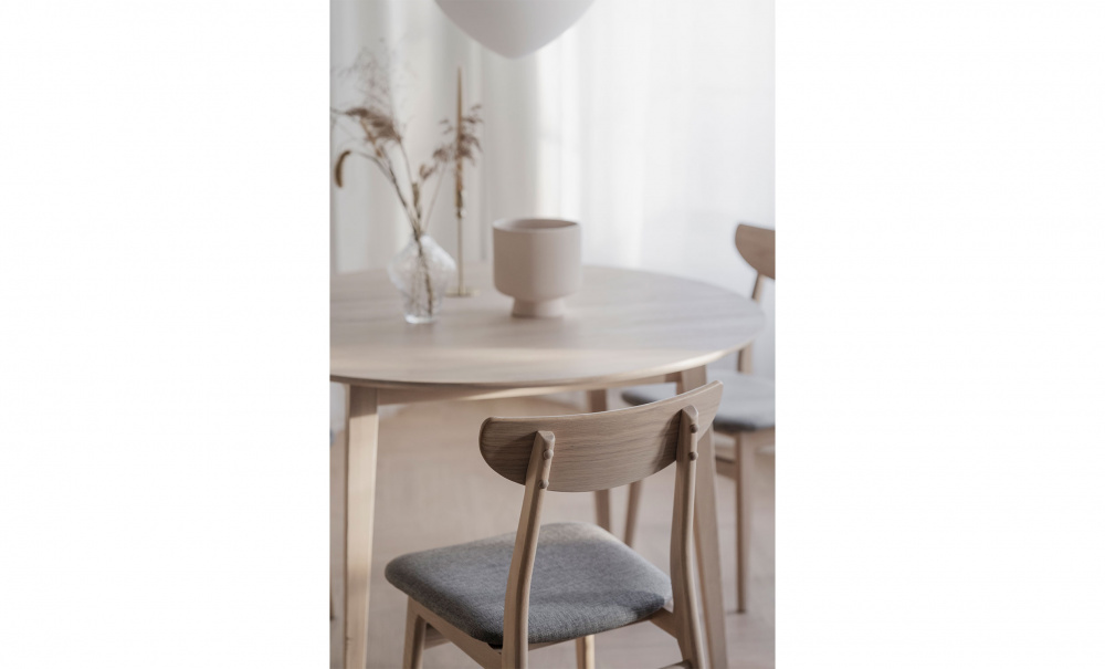 FILIPPA Matbord Runt 120 Vitpigmenterad i gruppen Matplats / Bord / Matbord hos SoffaDirekt.se (113756)