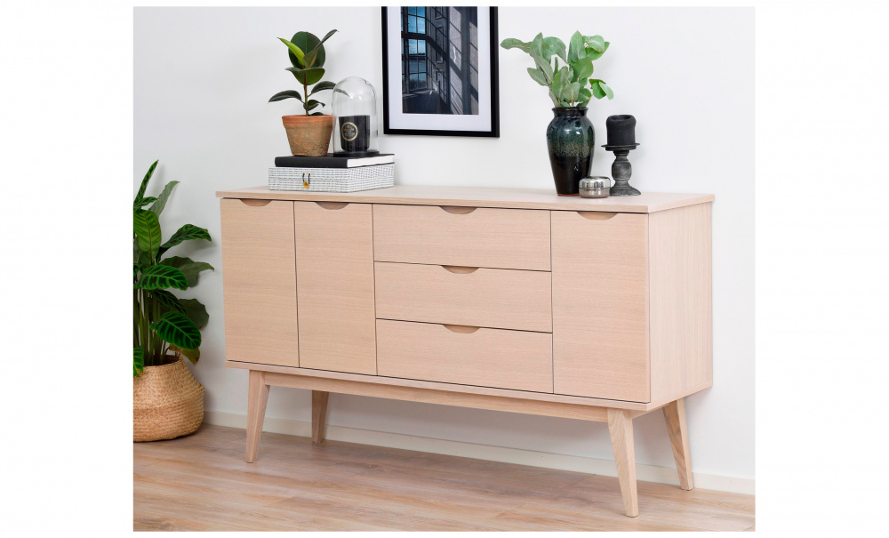 FILIPPA Sideboard 150 Ek Vitpigmenterad i gruppen Vardagsrum / Frvaringsmbler / Sideboards hos SoffaDirekt.se (113786)