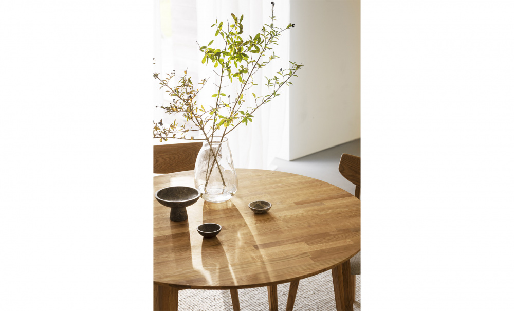 FILIPPA Matbord 120 Ek i gruppen Matplats / Bord / Matbord hos SoffaDirekt.se (113798)