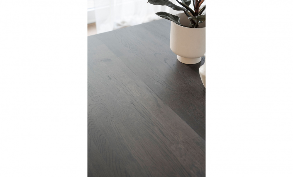 FILIPPA Matbord Runt 120 Mrkbrun i gruppen Matplats / Bord / Matbord hos SoffaDirekt.se (113830)