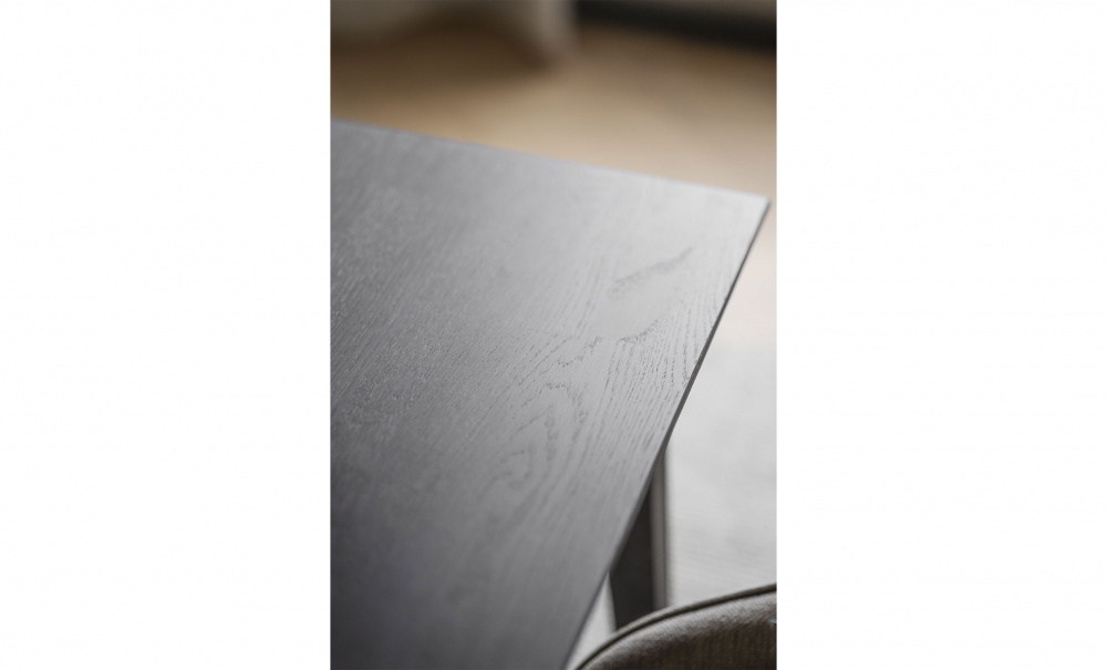 FILIPPA Matbord 140 Mrkbrun ek i gruppen Matplats / Bord / Matbord hos SoffaDirekt.se (113837)