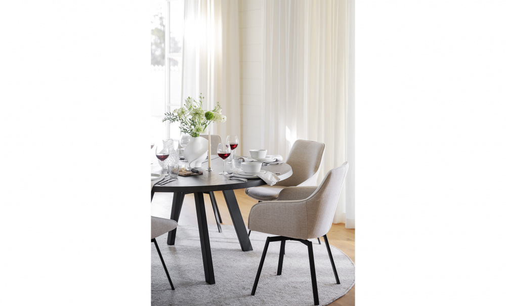 ALISON Karmstol Snurr Ljusbeige/Svart i gruppen Matplats / Sittmbler / Stolar hos SoffaDirekt.se (117879)