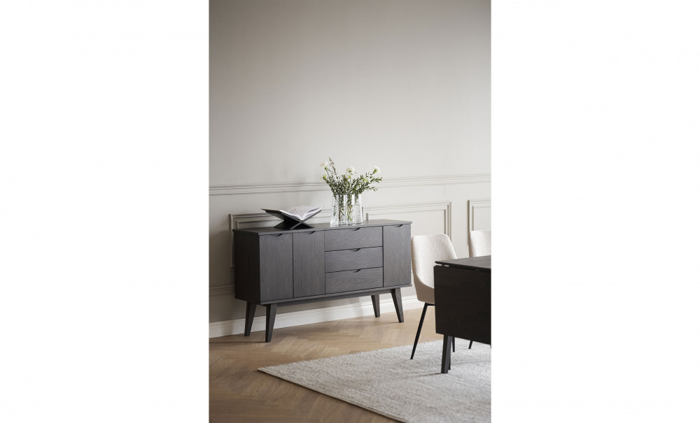 FILIPPA Sideboard 150 Mrkbrun i gruppen Vardagsrum / Frvaringsmbler / Sideboards hos SoffaDirekt.se (117942)