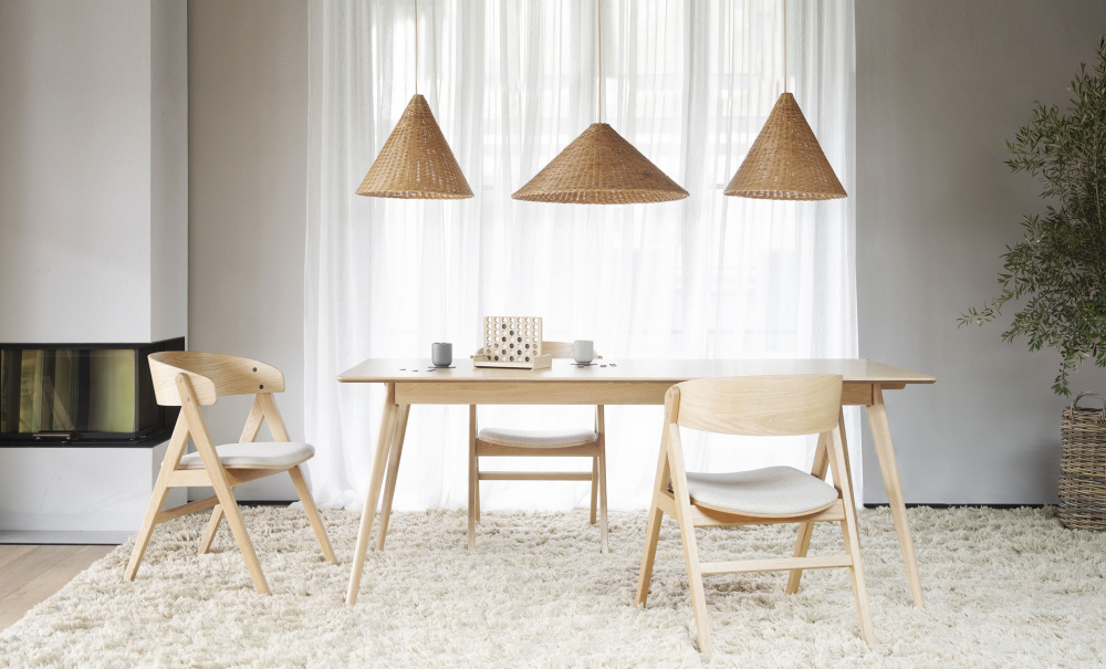 YUMI Matbord 190x90 Lackad ek i gruppen Matplats / Bord / Matbord hos SoffaDirekt.se (119200)