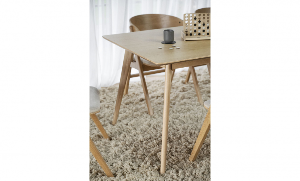 YUMI Matbord 190x90 Lackad ek i gruppen Matplats / Bord / Matbord hos SoffaDirekt.se (119200)