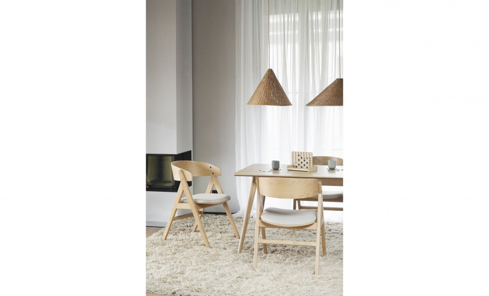 YUMI Matbord 190x90 Lackad ek i gruppen Matplats / Bord / Matbord hos SoffaDirekt.se (119200)