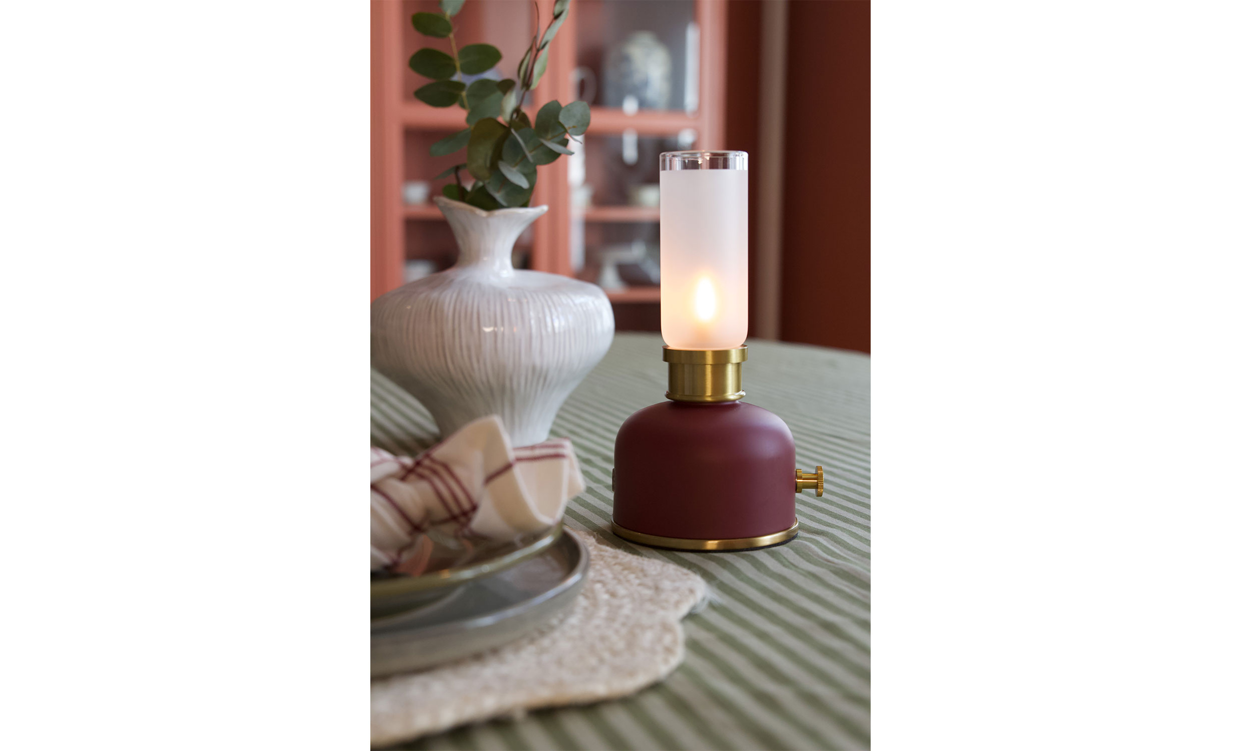 FRIDA Bordslampa H23 Mörkröd