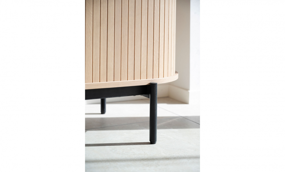 HADDINGTON Sideboard vitpigmenterat i gruppen Vardagsrum / Frvaringsmbler / Sideboards hos SoffaDirekt.se (120132)
