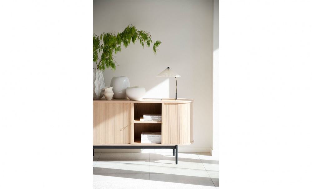 HADDINGTON Sideboard vitpigmenterat i gruppen Vardagsrum / Frvaringsmbler / Sideboards hos SoffaDirekt.se (120132)