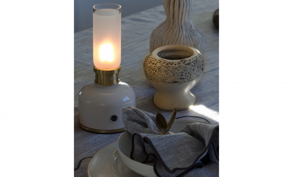 Bild nr 2 (FRIDA Bordslampa Laddbar Vit)