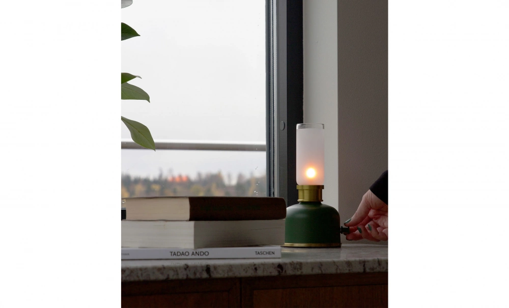 Bild nr 3 (FRIDA Bordslampa Laddbar M�rkgr�n)