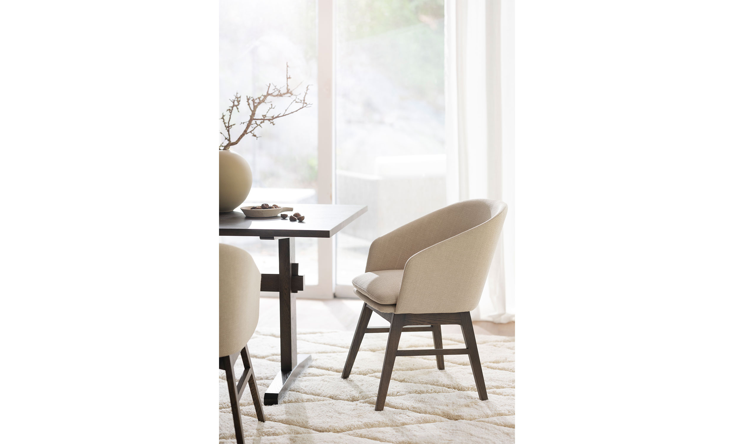 WINDHAM Karmstol beige tyg/brun