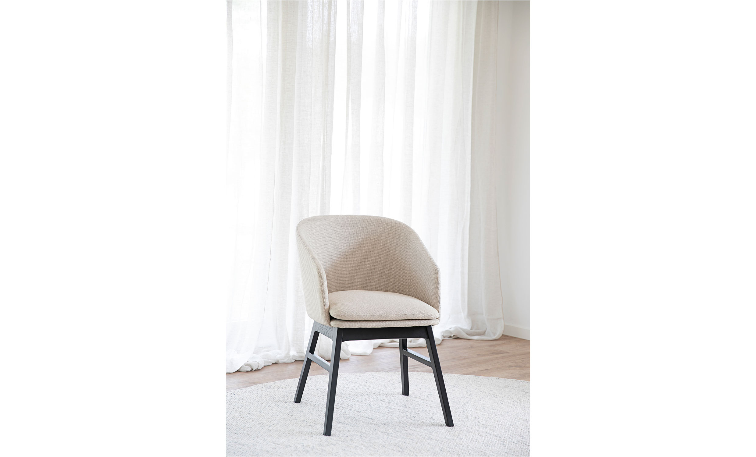 WINDHAM Karmstol beige tyg/svart