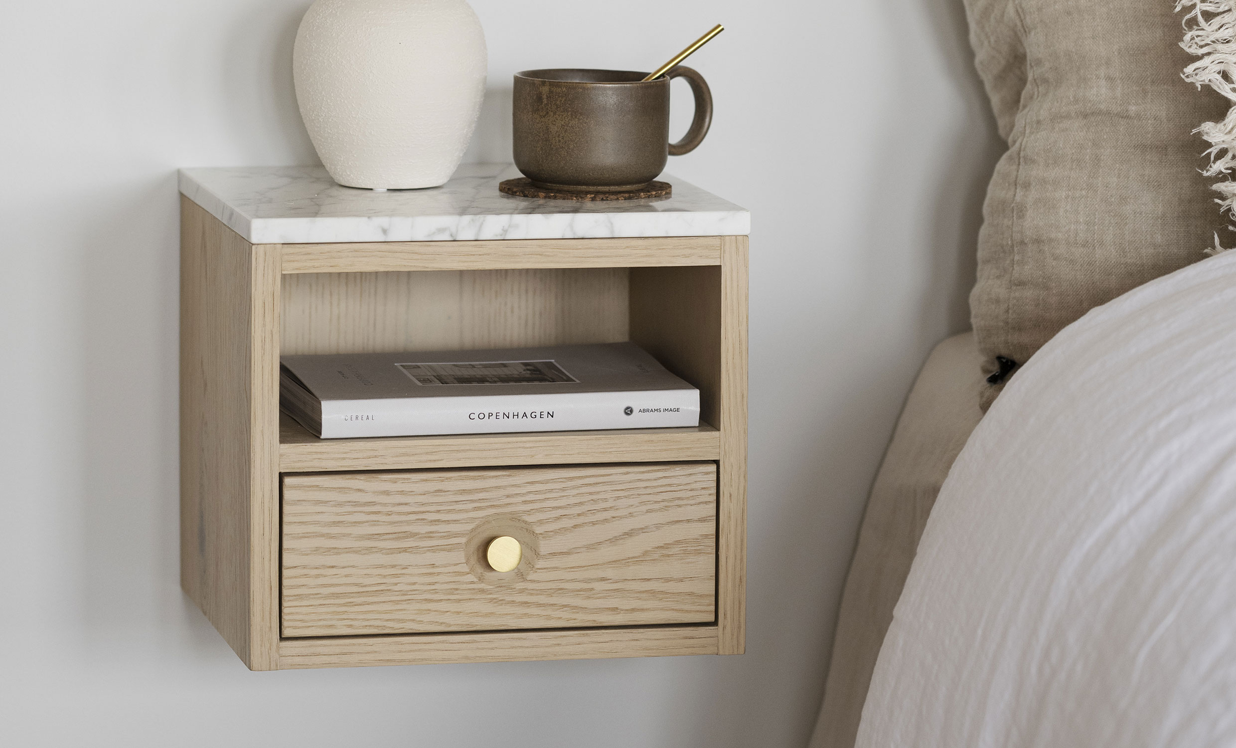 WHITEMORE Sngbord Vitpigmenterad Ek/Vit Marmor