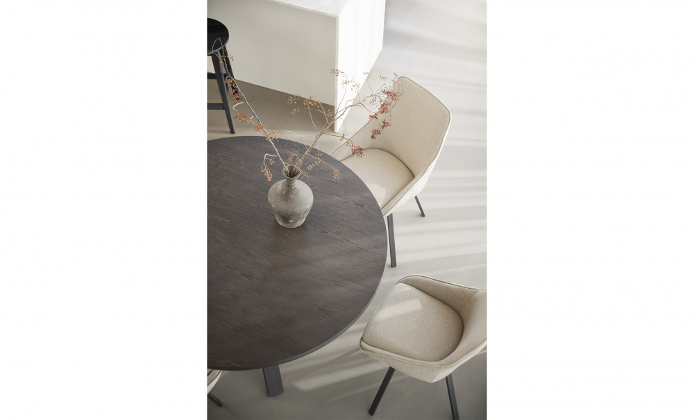 MADDOCK Matbord 135 Brun/Svart i gruppen Matplats / Bord / Matbord hos SoffaDirekt.se (121127)